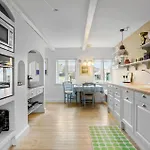 3 Bedroom Awesome In Биндслев