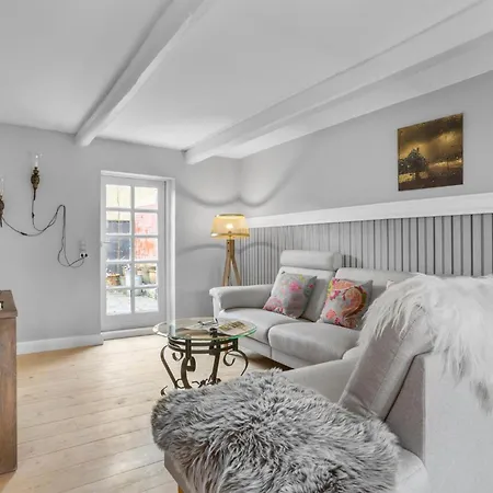3 Bedroom Awesome In بيت للعطل
