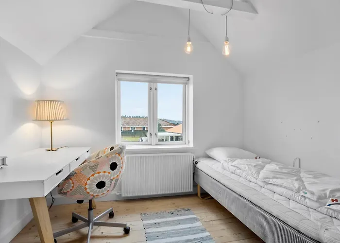3 Bedroom Awesome In *