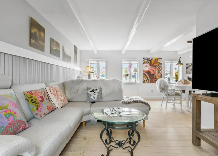3 Bedroom Awesome In Bindslev