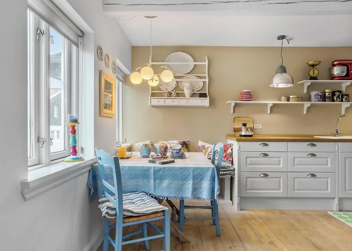 3 Bedroom Awesome In Bindslev