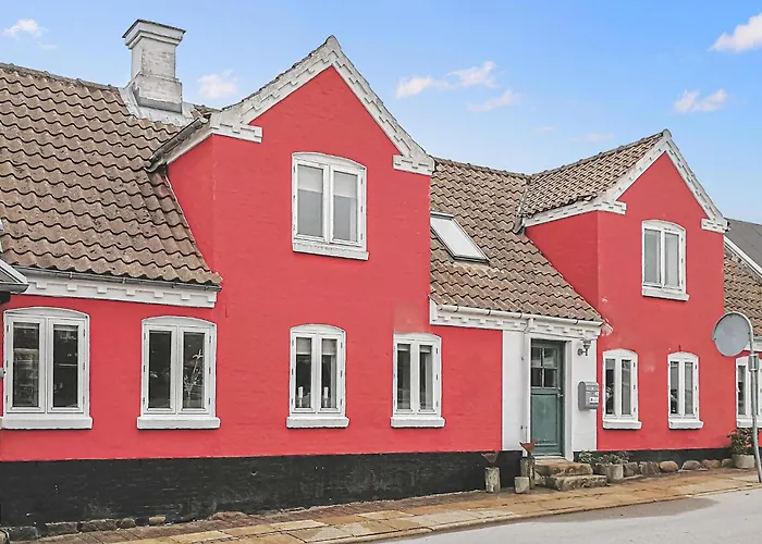 3 Bedroom Awesome In Bindslev